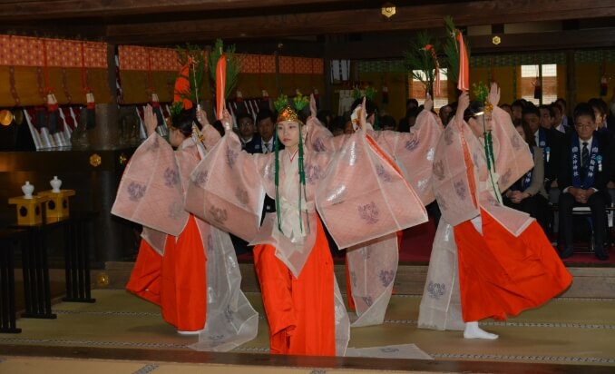 酒まつり　巫女の舞