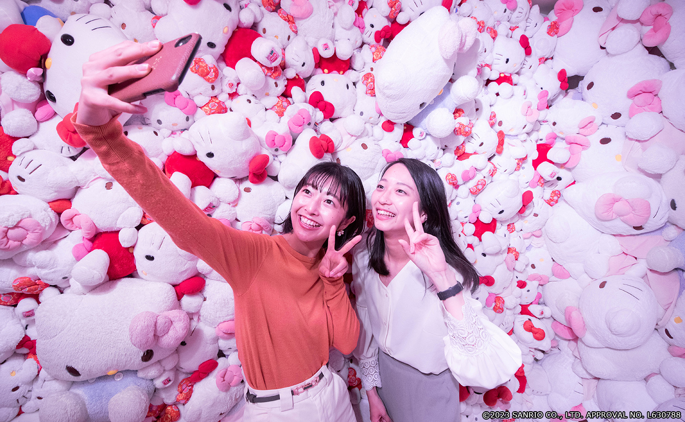 AWAJI HELLO KITTY APPLE LAND メディアアート&レストラン　HELLO KITTY SMILE
